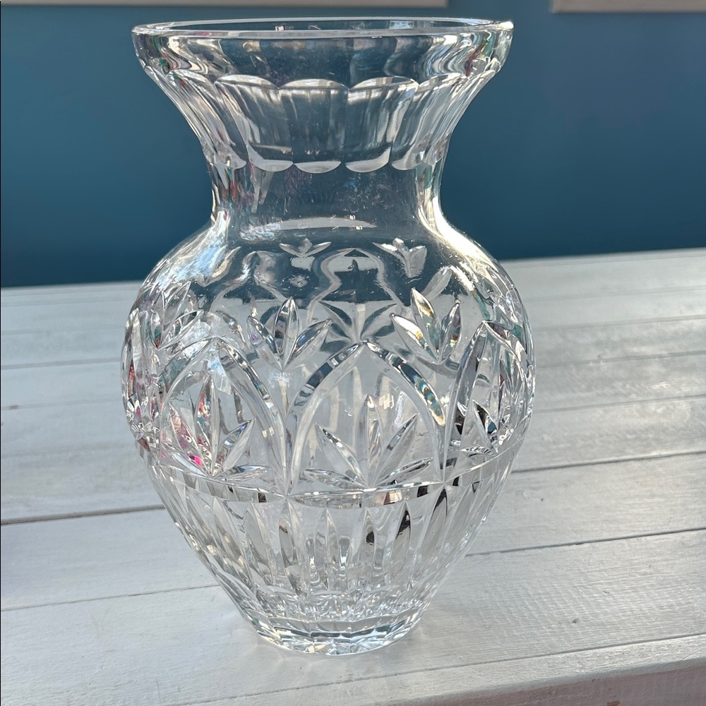 Elegant Crystal Vase approximately 9 inches tall 20 inches round